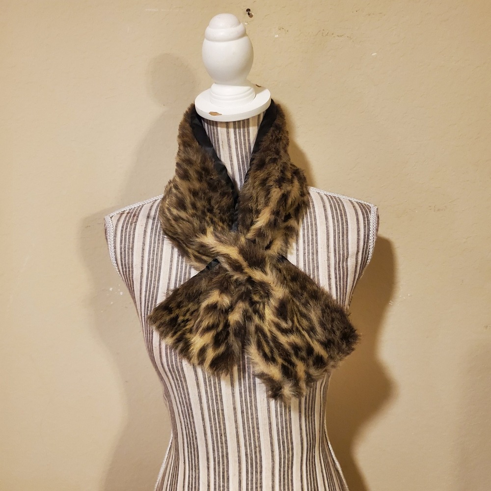 Art of the Scarf Tie Rack Leopard Faux Fur Neck Warmer Stole Brown Tan Black